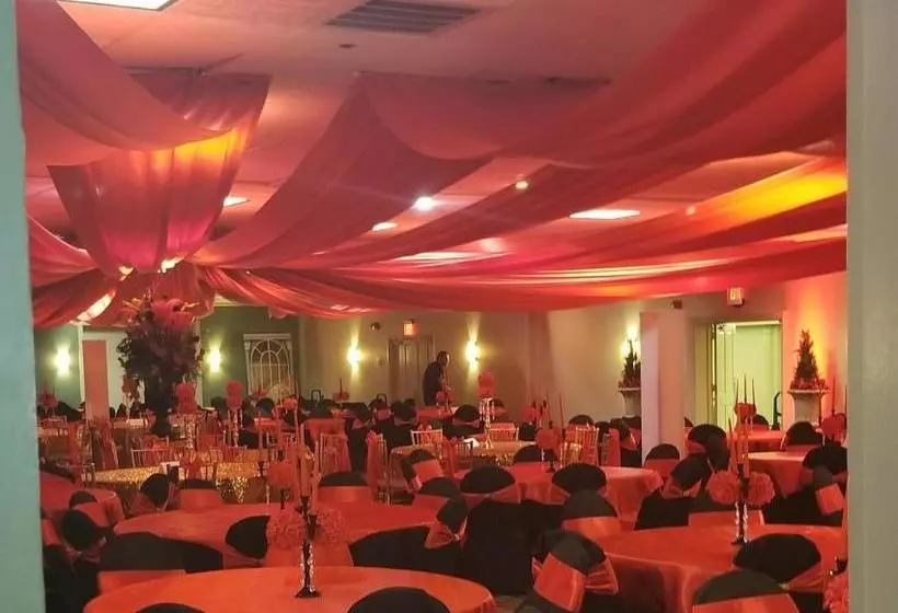 Отель Wyndham Garden Lafayette