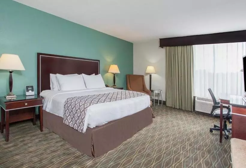 Отель Wyndham Garden Lafayette