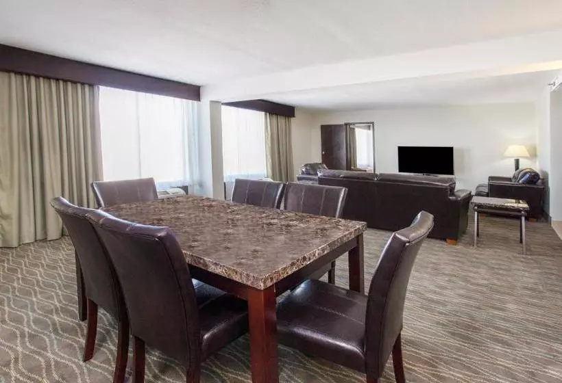 Отель Wyndham Garden Lafayette