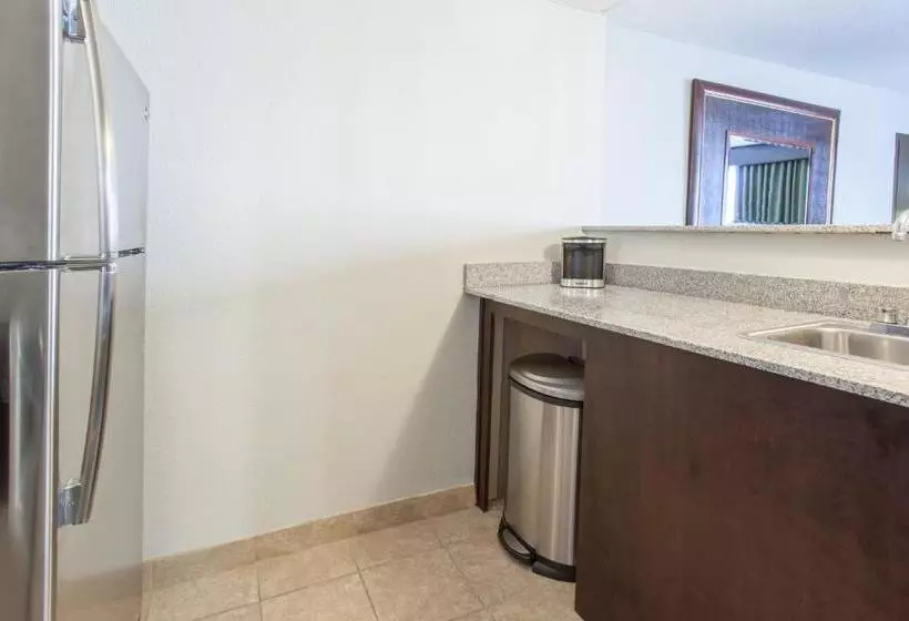 Отель Wyndham Garden Lafayette