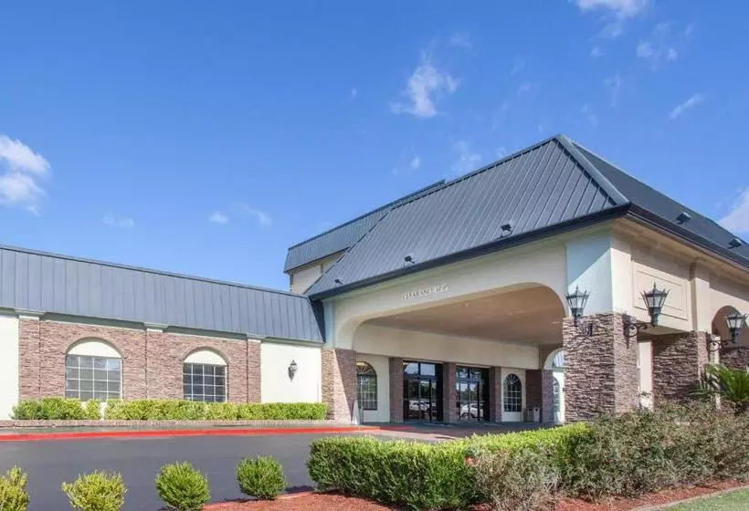 Отель Wyndham Garden Lafayette