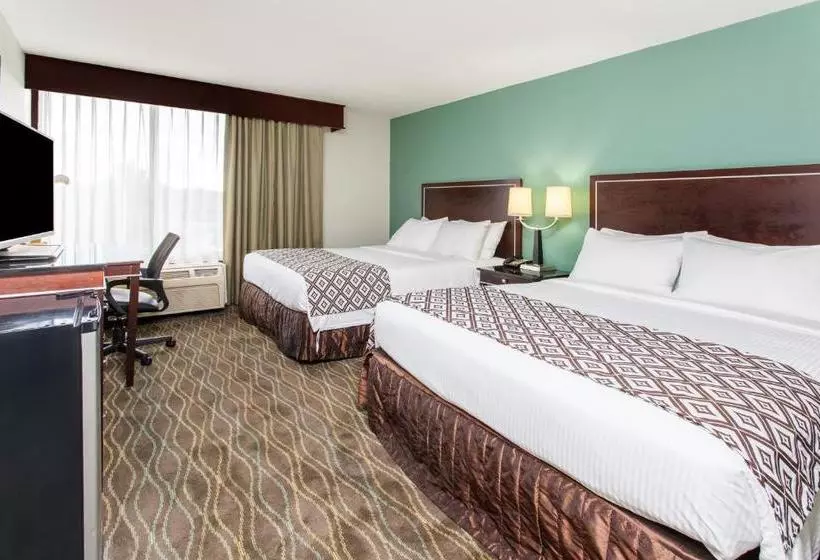 Отель Wyndham Garden Lafayette