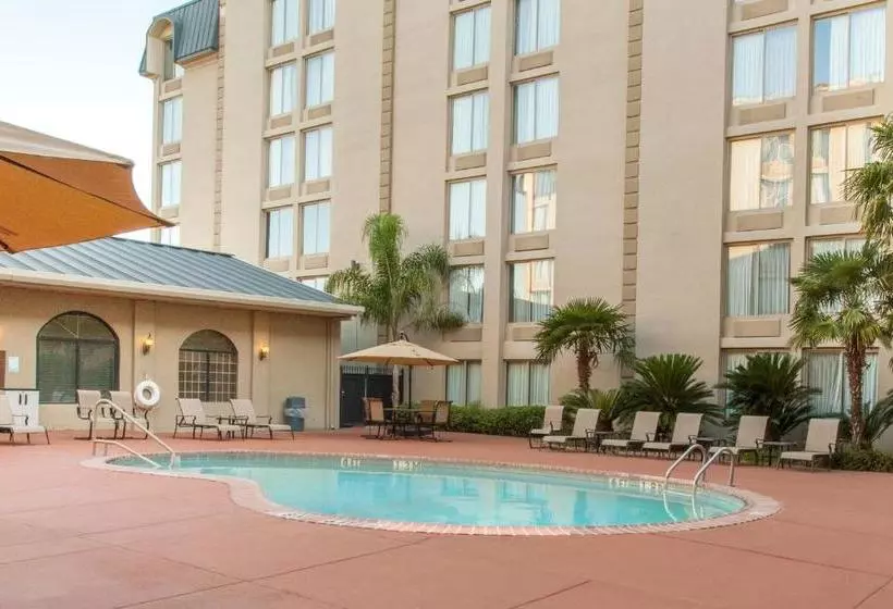 Отель Wyndham Garden Lafayette