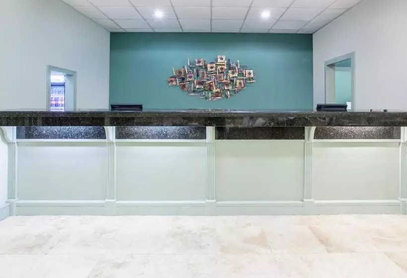 Отель Wyndham Garden Lafayette