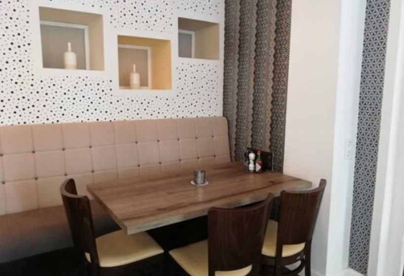 Caesaro Hotel & Pizzeria   20 Jahre Familienunternehmen