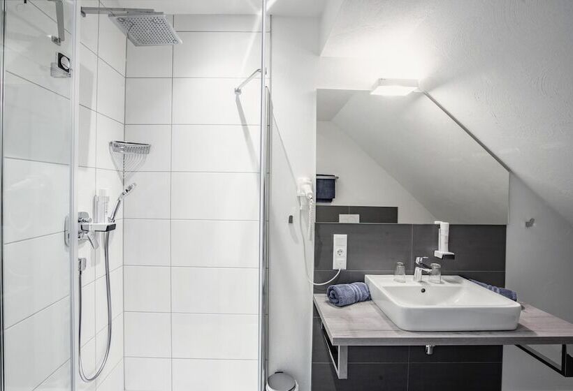 Caesaro Hotel & Pizzeria   20 Jahre Familienunternehmen