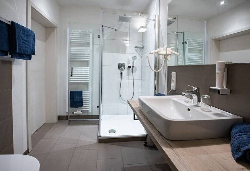 Caesaro Hotel & Pizzeria   20 Jahre Familienunternehmen