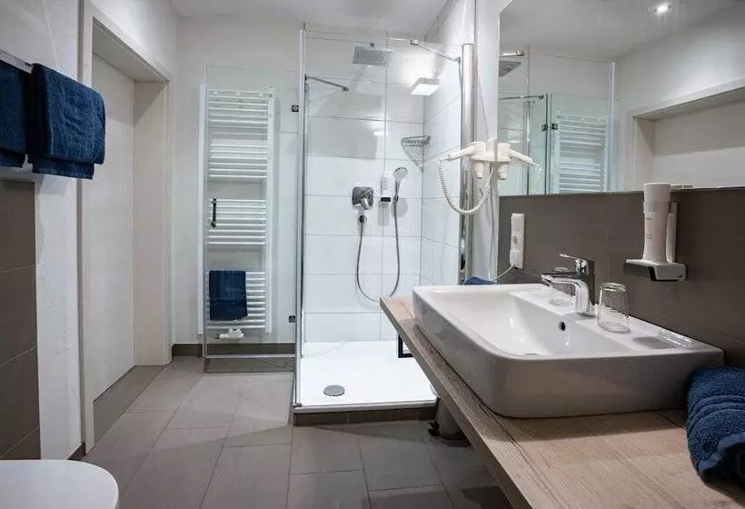 Caesaro Hotel & Pizzeria   20 Jahre Familienunternehmen