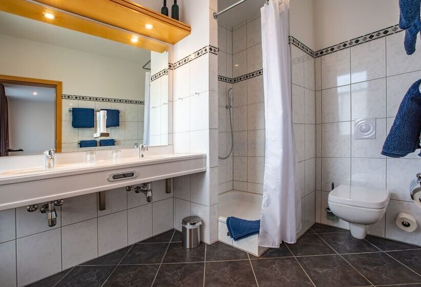 Caesaro Hotel & Pizzeria   20 Jahre Familienunternehmen