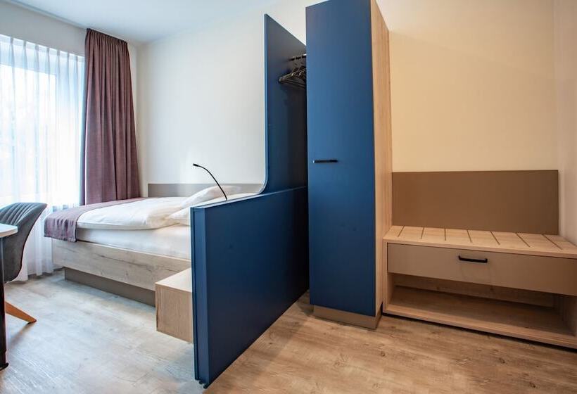 Caesaro Hotel & Pizzeria   20 Jahre Familienunternehmen