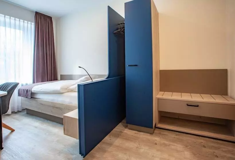 Caesaro Hotel & Pizzeria   20 Jahre Familienunternehmen