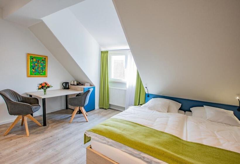 Caesaro Hotel & Pizzeria   20 Jahre Familienunternehmen