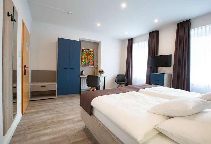 Caesaro Hotel & Pizzeria   20 Jahre Familienunternehmen