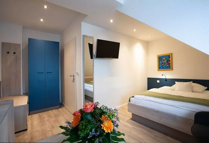 Caesaro Hotel & Pizzeria   20 Jahre Familienunternehmen