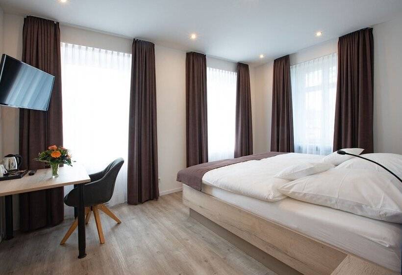 Caesaro Hotel & Pizzeria   20 Jahre Familienunternehmen