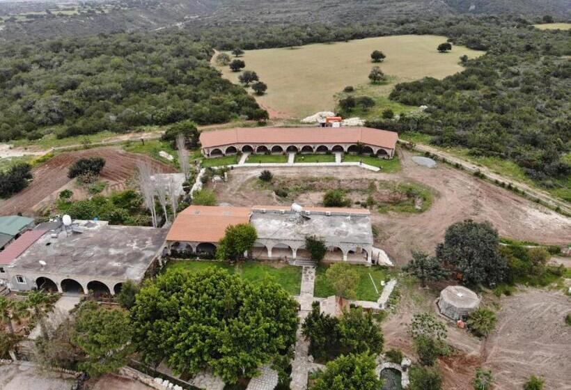 استراحتگاه Elausa Hotel & Restaurant