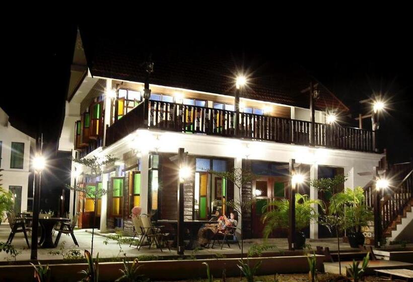 The Manor Beach Resort Besut