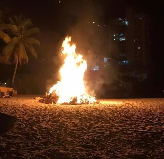 ユースホステル Cafegourmetptacorona