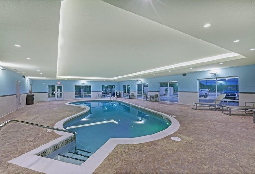 فندق Holiday Inn Express & Suites   Parsons, An Ihg