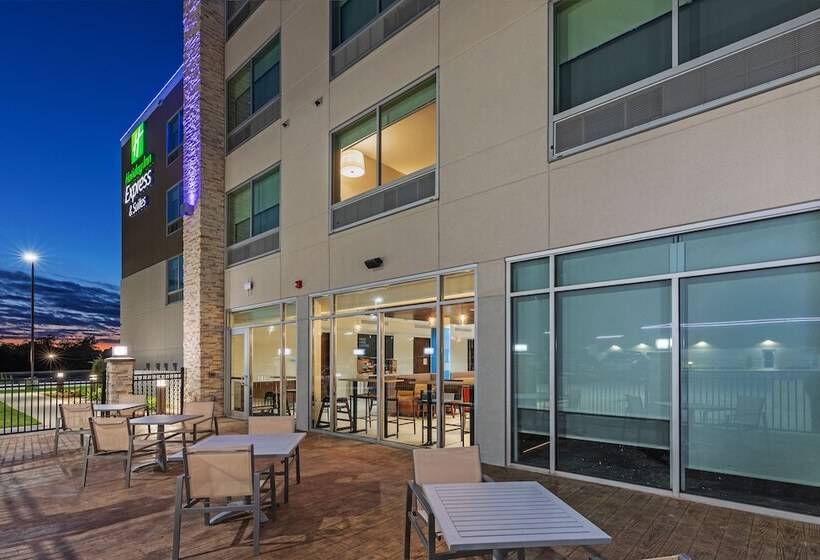 فندق Holiday Inn Express & Suites   Parsons, An Ihg
