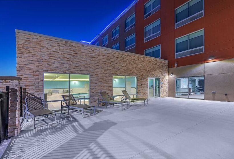 فندق Holiday Inn Express & Suites   Parsons, An Ihg