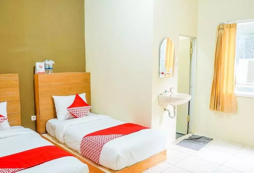 ホテル Wisma Alamanda Redpartner