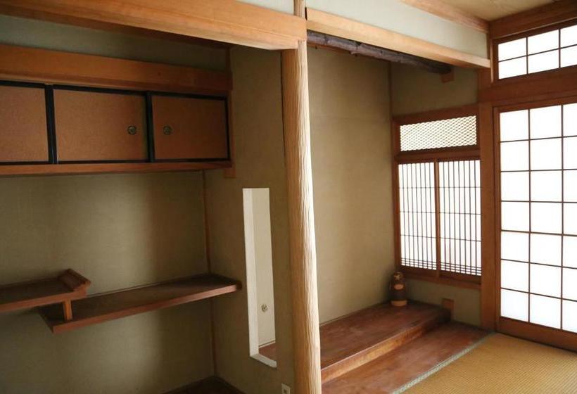 הוסטל Perch Guest House