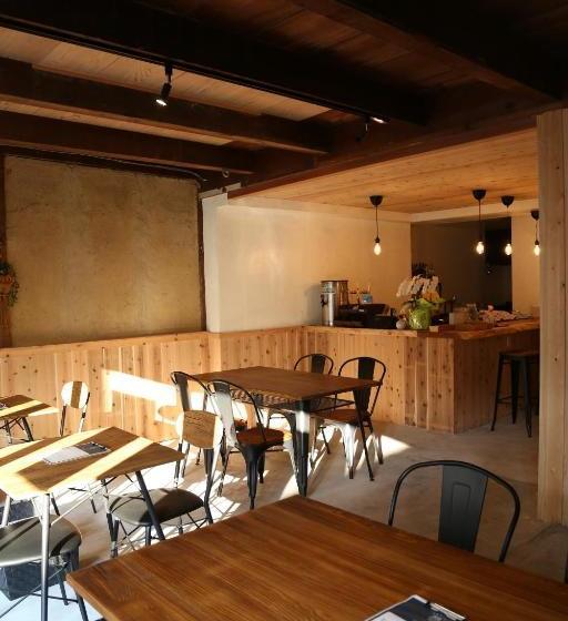 הוסטל Perch Guest House