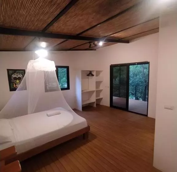 تختخواب و صبحانه Mola Mola Surf Popoyo