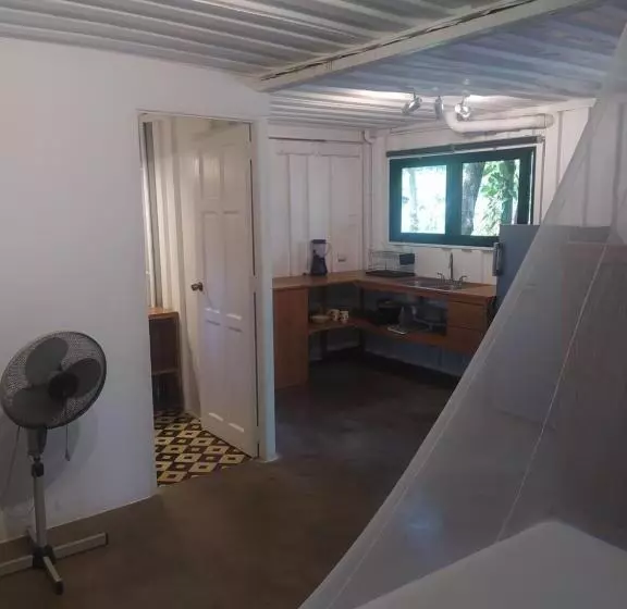 تختخواب و صبحانه Mola Mola Surf Popoyo