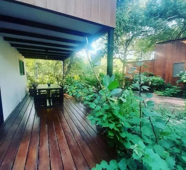 تختخواب و صبحانه Mola Mola Surf Popoyo