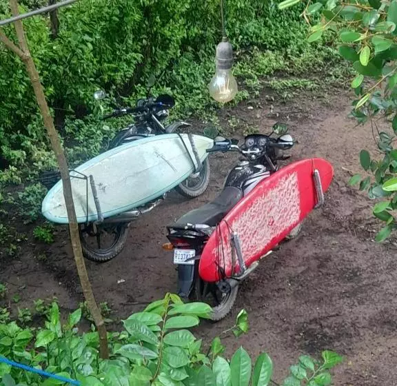 تختخواب و صبحانه Mola Mola Surf Popoyo