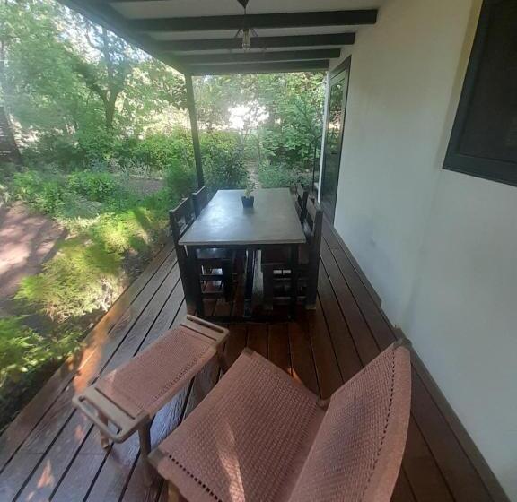 تختخواب و صبحانه Mola Mola Surf Popoyo