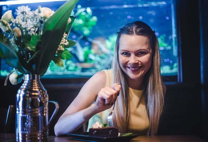 膳宿费 Restart House