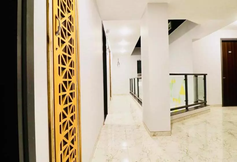 هتل Capital O 47534 Gazelle Inn