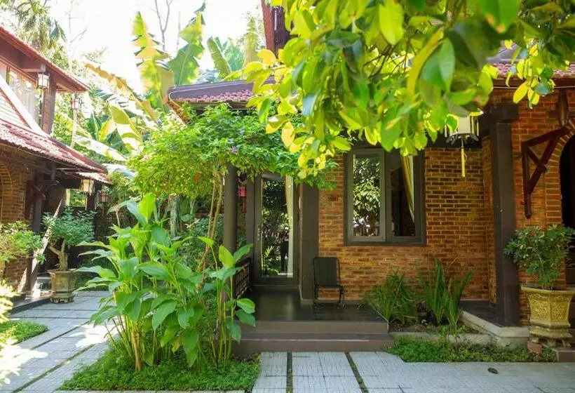 تختخواب و صبحانه Mandarin Homestay Hue
