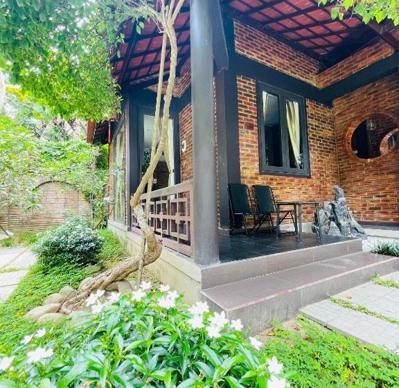 تختخواب و صبحانه Mandarin Homestay Hue