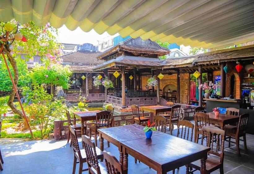 تختخواب و صبحانه Mandarin Homestay Hue