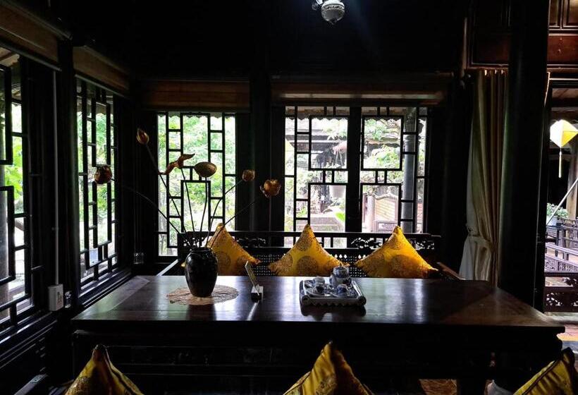 تختخواب و صبحانه Mandarin Homestay Hue