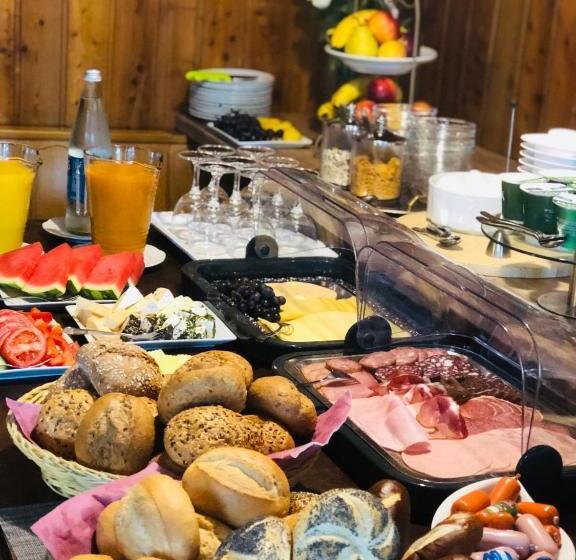 בית מלון כפרי Altstadt Wöllbacher Tor