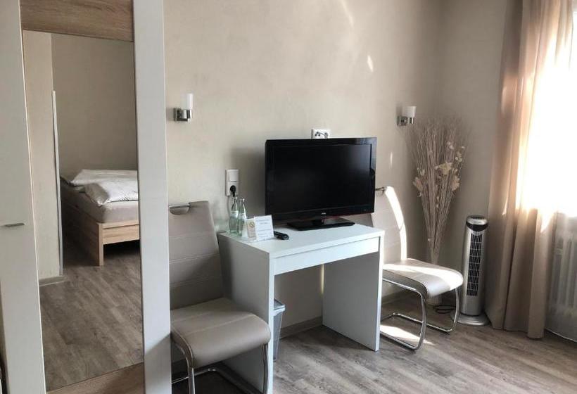 בית מלון כפרי Altstadt Wöllbacher Tor