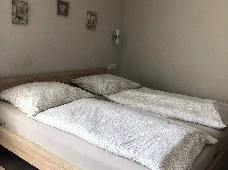 בית מלון כפרי Altstadt Wöllbacher Tor