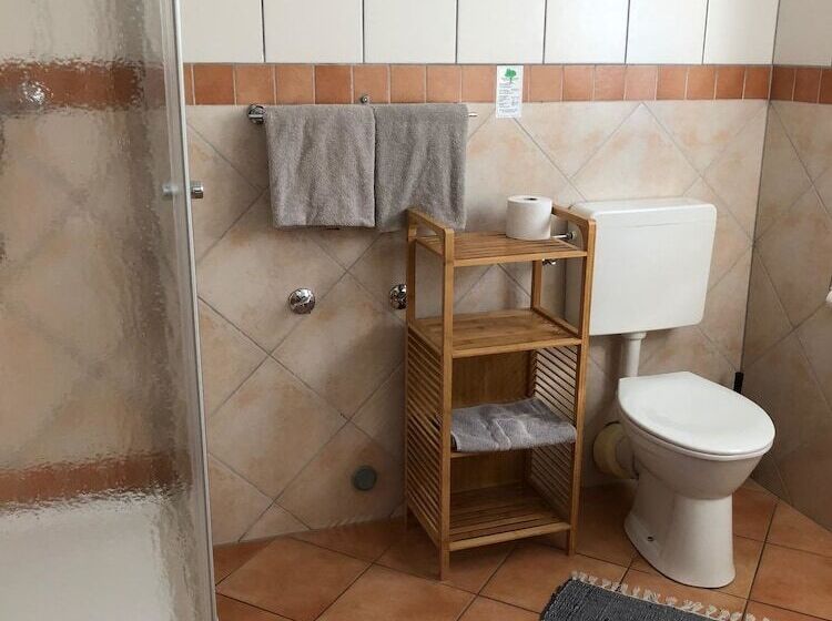 בית מלון כפרי Altstadt Wöllbacher Tor