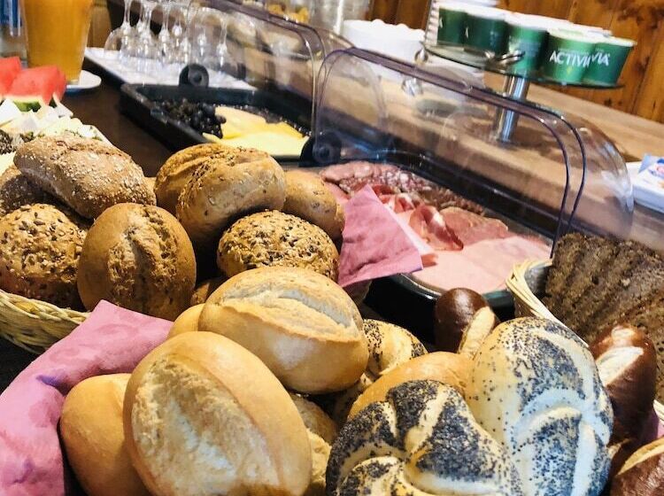 בית מלון כפרי Altstadt Wöllbacher Tor