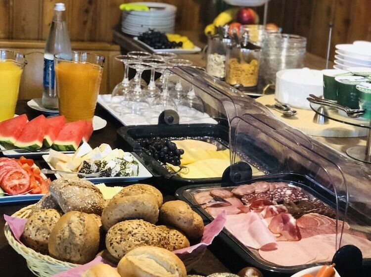 בית מלון כפרי Altstadt Wöllbacher Tor