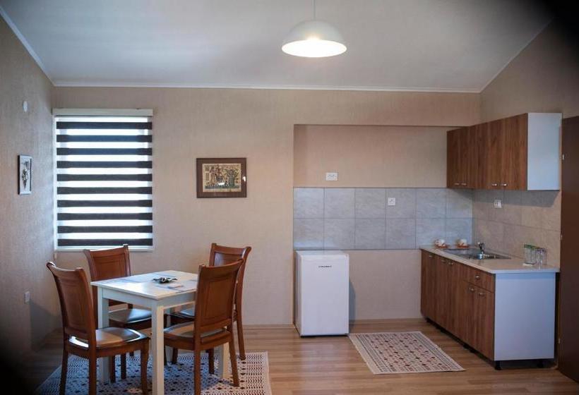 هتل Dionis Rooms & Apartments