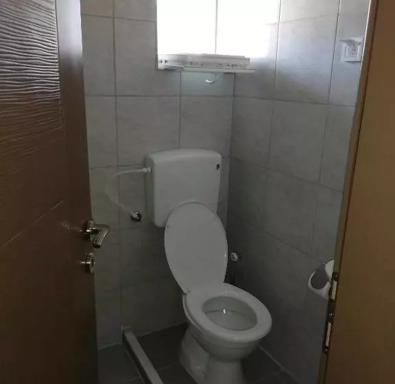 هتل Dionis Rooms & Apartments