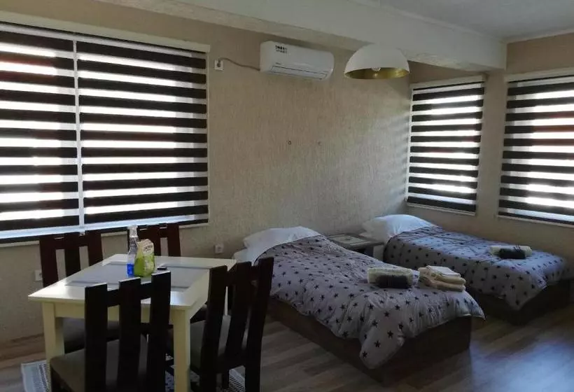 هتل Dionis Rooms & Apartments