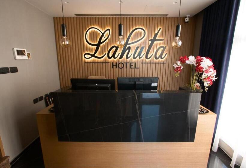 ホテル Lahuta