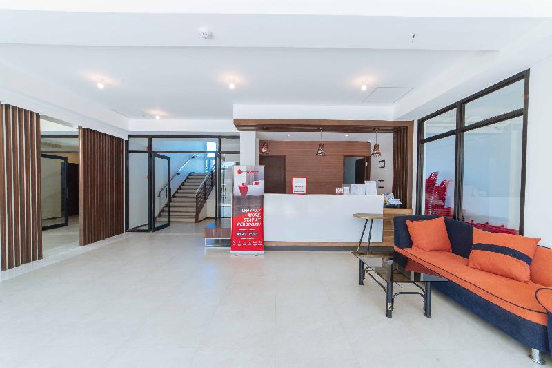 Отель Reddoorz Near Center Point Plaza Matina Davao